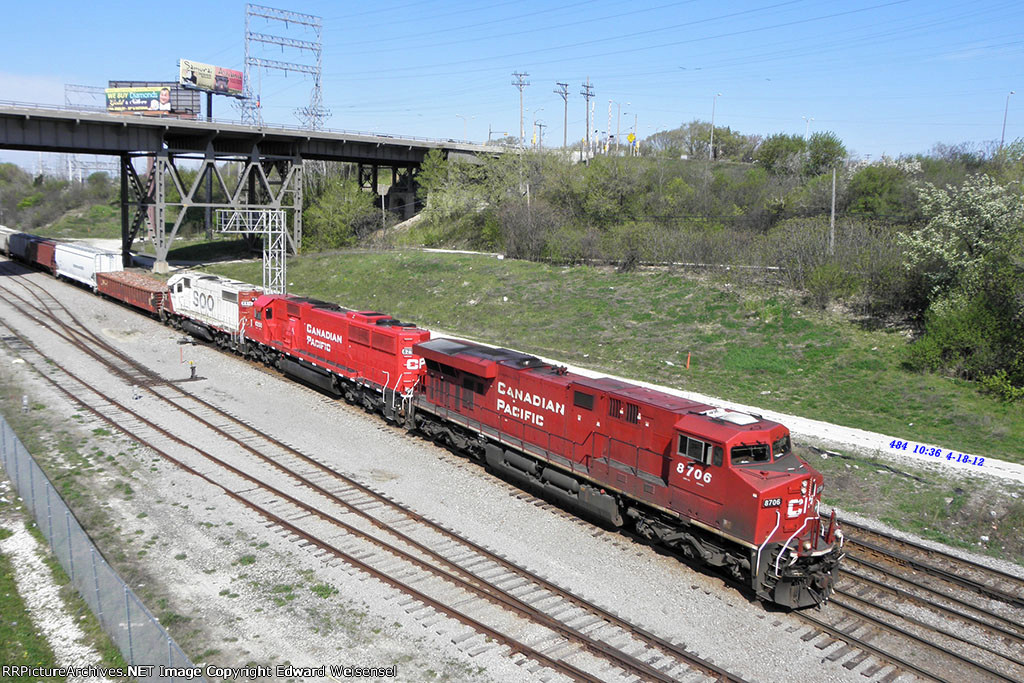 Cp 8706 + 6250 and Soo 4416 roll thru the yard crossover